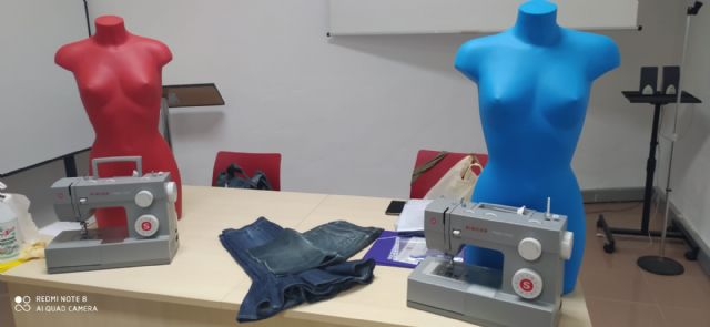 La Concejalía de Servicios Sociales y Proyecto Abraham ponen en marcha el curso “Camina entre Telas” para la mejora de la empleabilidad - 1, Foto 1
