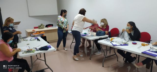 La Concejalía de Servicios Sociales y Proyecto Abraham ponen en marcha el curso “Camina entre Telas” para la mejora de la empleabilidad - 2, Foto 2