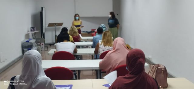La Concejalía de Servicios Sociales y Proyecto Abraham ponen en marcha el curso “Camina entre Telas” para la mejora de la empleabilidad - 5, Foto 5