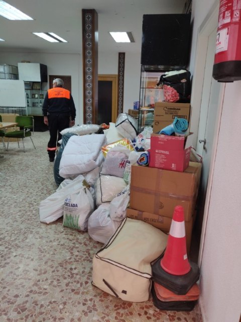 Camino de La Palma el material donado por los vecinos de Alhama, Foto 2