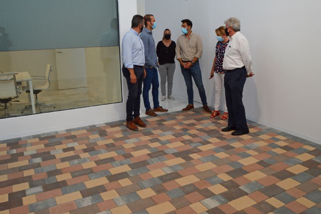 El alcalde López Manzanera visita la empresa local de prefabricados de hormigón Montalbán y Rodríguez - 2, Foto 2