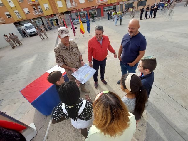 Los escolares de Alcantarilla participan con sus dibujos en los actos de homenaje a la Bandera y a la Fiesta Nacional - 2, Foto 2