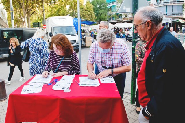 El SIME informa a los ciudadanos y recoge firmas para reabrir la negociación con el Ayuntamiento - 1, Foto 1