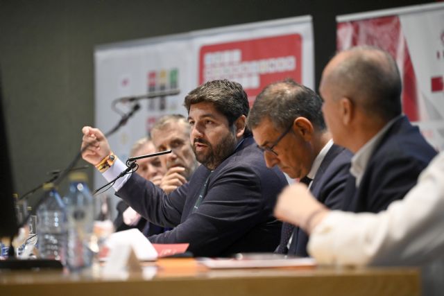 López Miras afirma que cumplir los Objetivos de Desarrollo Sostenible debe ser un compromiso de todos y llevará a una sociedad más igualitaria - 2, Foto 2