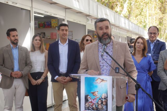 La Feria del Libro de Murcia hace historia con cerca de 180.000 visitas y  40.000 ventas - Murciaplaza