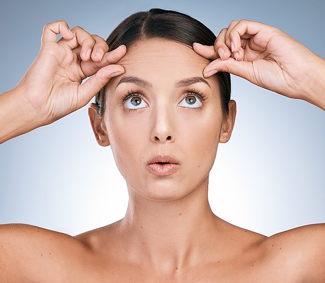 ¿Notas que tienes menos pelo en la zona frontal? Podría ser alopecia frontal fibrosante - 1, Foto 1