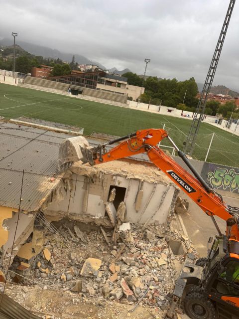 El Ayuntamiento de Blanca inicia el derribo de los vestuarios del campo de fútbol del Polideportivo Municipal - 1, Foto 1