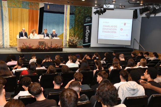 Cerca de 4.000 alumnos de ESO, Bachillerato y Formación Profesional se forman este curso en educación financiera y emprendimiento - 1, Foto 1