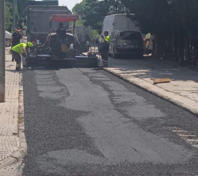 El Ayuntamiento de Murcia impulsa las obras de reposición de asfaltado en las calles Calvario y Mahón, en Espinardo - 1, Foto 1