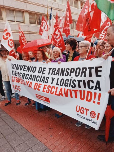 UGT, CCOO y USO protestan por la negativa de la patronal FROET para desbloquear el Convenio del Transporte de Mercancías por Carretera regional - 3, Foto 3