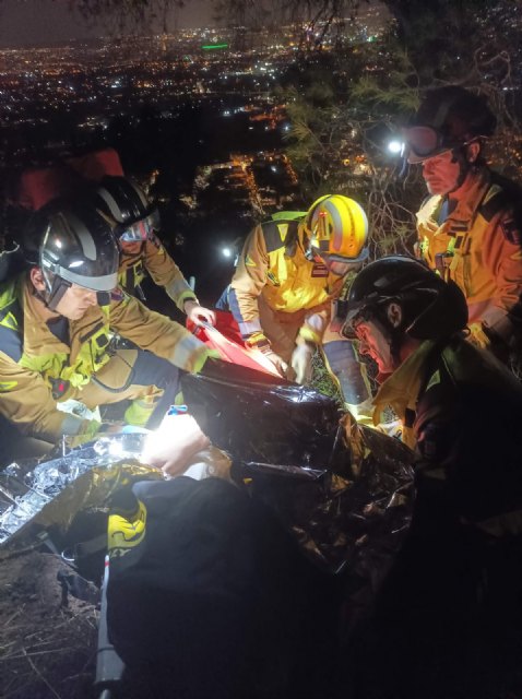 Herido un joven de 16 años al caer mientras practicaba escalada cerca del Arco del Castillo de Los Garres - 1, Foto 1
