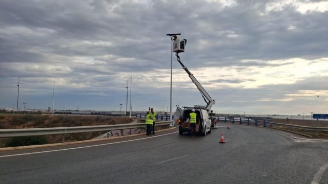 Infraestructuras refuerza la seguridad vial en la glorieta de El Mirador en San Javier con la mejora de la iluminación - 2, Foto 2