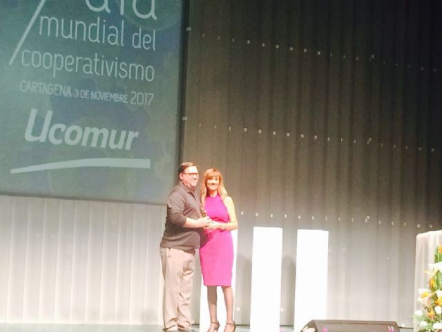 Responsables locales del Ayuntamiento asisten al acto que celebra UCOMUR con motivo del Día Mundial del Cooperativismo, en Cartagena, Foto 6