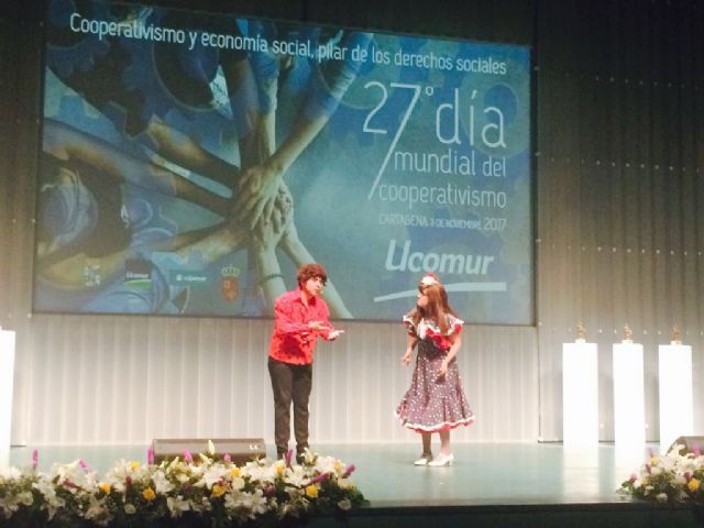 Responsables locales del Ayuntamiento asisten al acto que celebra UCOMUR con motivo del Día Mundial del Cooperativismo, en Cartagena, Foto 8