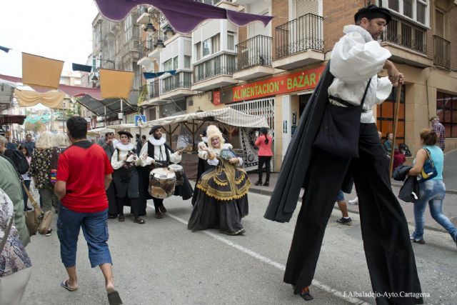 El buen tiempo propicia gran afluencia de publico en el Mercado Barroco - 1, Foto 1