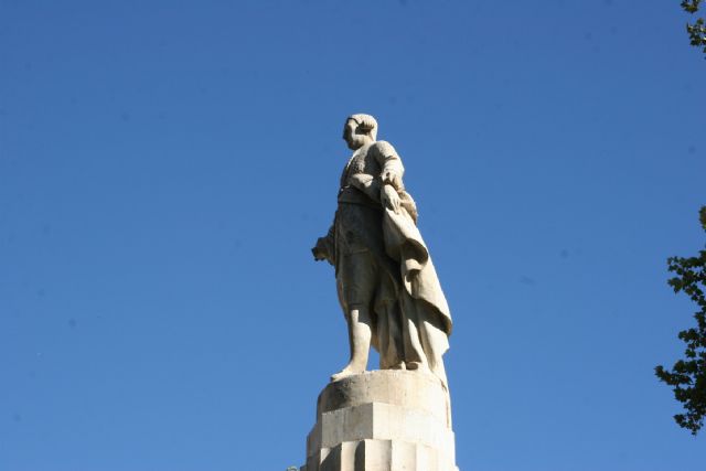 HUERMUR denuncia que la estatua centenaria del Conde de Floridablanca se ha quedado manca - 1, Foto 1