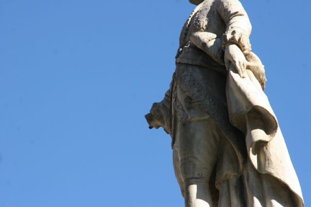 HUERMUR denuncia que la estatua centenaria del Conde de Floridablanca se ha quedado manca - 2, Foto 2