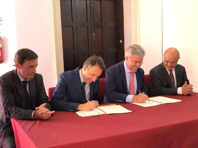 El Alcalde firma un convenio con el Ministerio de Hacienda - 1, Foto 1