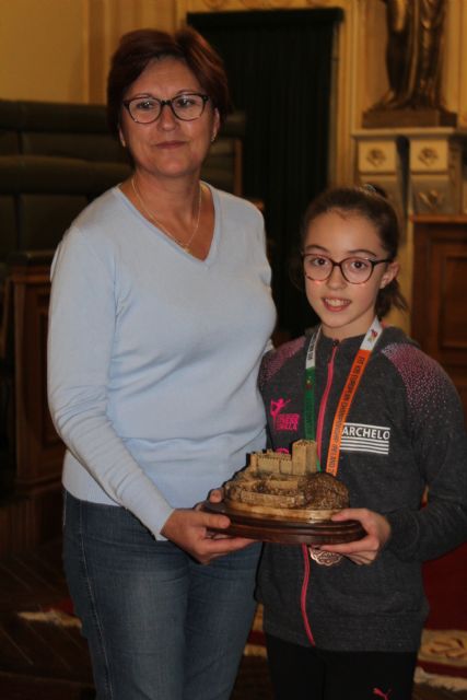 Eva Pérez, recibida en el salón de plenos por la alcaldesa y parte de la corporación - 1, Foto 1