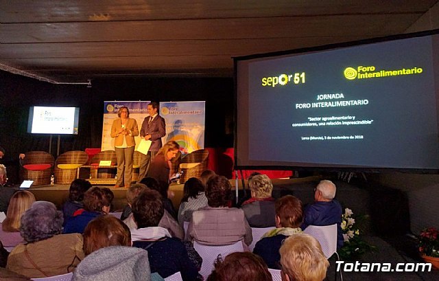 Un numeroso grupo de Amas de Casa de Totana asistieron al Foro Interalimentario SEPOR 2018, Foto 2