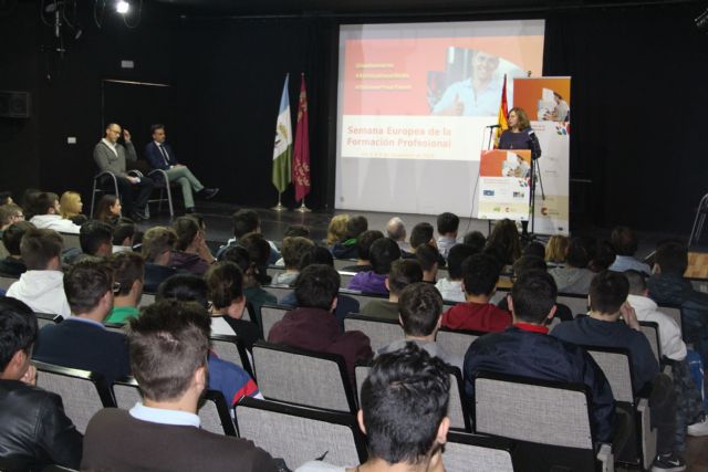 El IES Dos Mares celebra la Semana Europea de la Formación Profesional con talleres, charlas y mesas redondas - 2, Foto 2