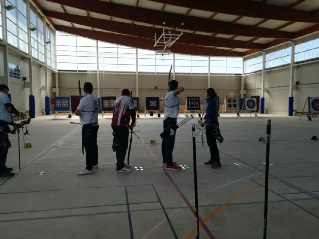Más de una treintena de participantes se disputaron la tercera Tirada de la Liga Regional de Sala de Tiro con Arco - 1, Foto 1