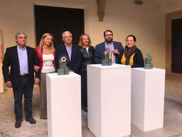 La artista lorquina, Lola Arcas, esculpe los trofeos de los ganadores del XXIX Festival Internacional de Cante Flamenco Ciudad del Sol - 1, Foto 1