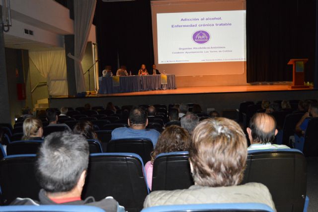 El Ayuntamiento ayuda a visibilizar la realidad de los miembros de Alcohólicos Anónimos - 2, Foto 2