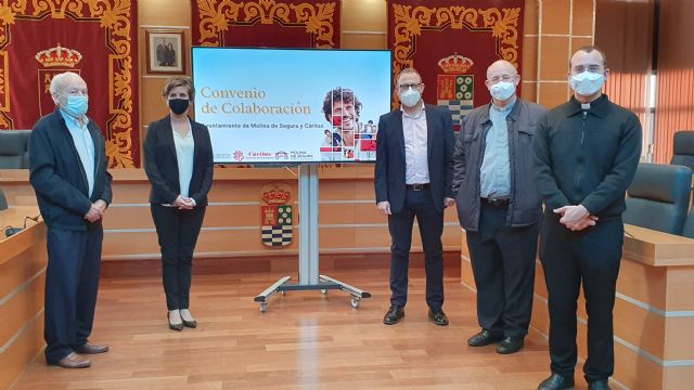 El Ayuntamiento de Molina de Segura y Cáritas firman un convenio para atender a personas en situación de vulnerabilidad en 2020 - 2, Foto 2