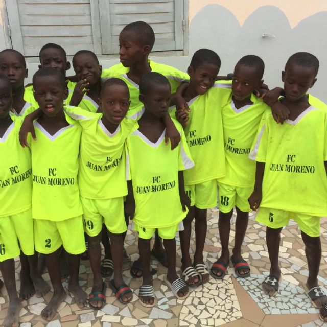JMLAN Sport y Cartagena por la Caridad apadrinan un equipo de niños en Senegal - 2, Foto 2
