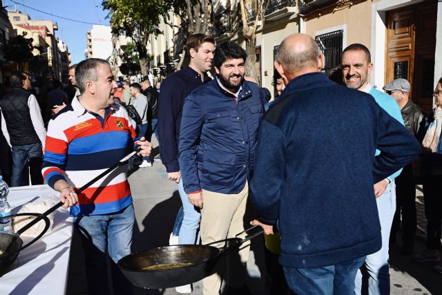 López Miras asiste a la tradicional fiesta de las ´ gachasmigas populares´ de Yecla - 1, Foto 1