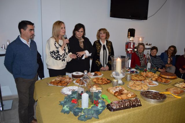 La asociación de mujeres 'Isabel González' comienza a disfrutar la Navidad con su tradicional degustación de dulces - 1, Foto 1