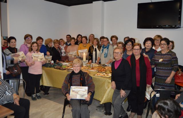 La asociación de mujeres 'Isabel González' comienza a disfrutar la Navidad con su tradicional degustación de dulces - 4, Foto 4