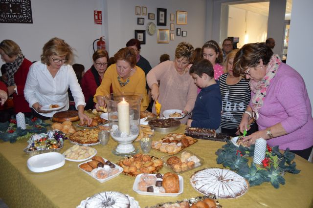 La asociación de mujeres 'Isabel González' comienza a disfrutar la Navidad con su tradicional degustación de dulces - 5, Foto 5