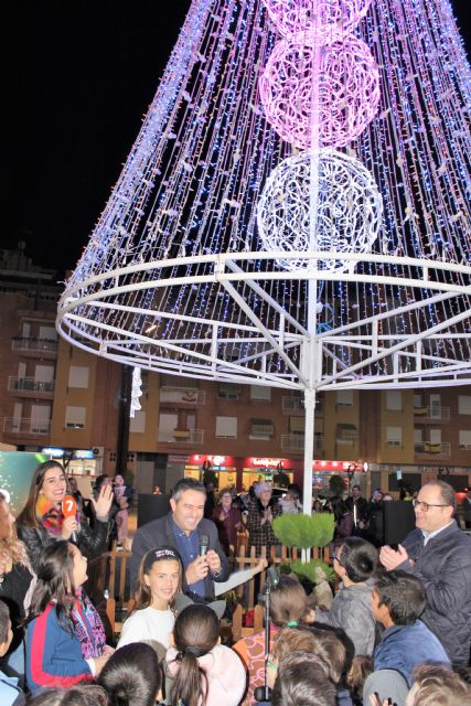 Desde ayer tarde Alcantarilla ya luce su alumbrado navideño y se presentó la programación de Navidad Cultural - 4, Foto 4