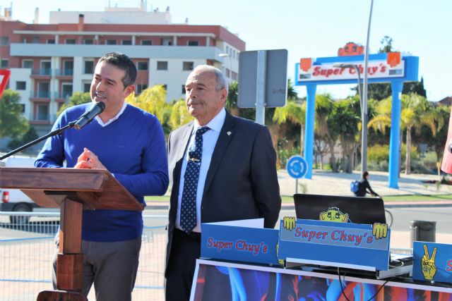 Inaugurado el rótulo luminoso de la mítica discoteca Súper Chuy's, ya desaparecida y todo un referente en la noche alcantarillera y murciana - 1, Foto 1