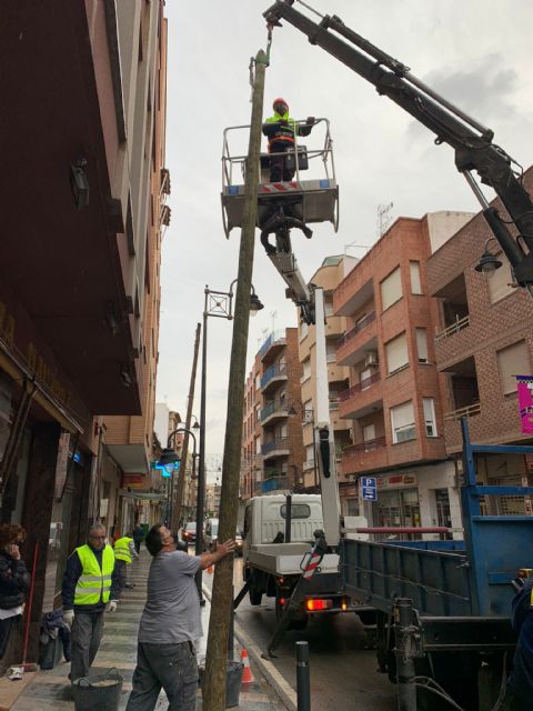 El Ayuntamiento de Lorca elimina los postes de telefonía de la calles Mayor, Higuerica y Los Veras del Barrio de San Cristóbal - 4, Foto 4