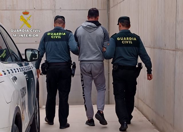 La Guardia Civil detiene en Mula a un huido de la justicia, Foto 3