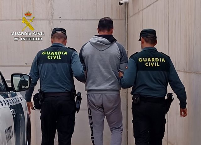 La Guardia Civil detiene en Mula a un huido de la justicia, Foto 4