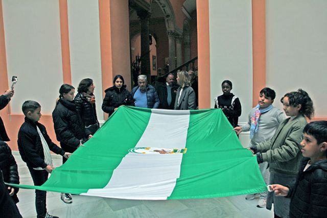 Sevilla. El Ayuntamiento de Sevilla celebra el acto de homenaje a la Bandera de Andalucía 47 años después de las masivas manifestaciones por la Autonomía - 5, Foto 5