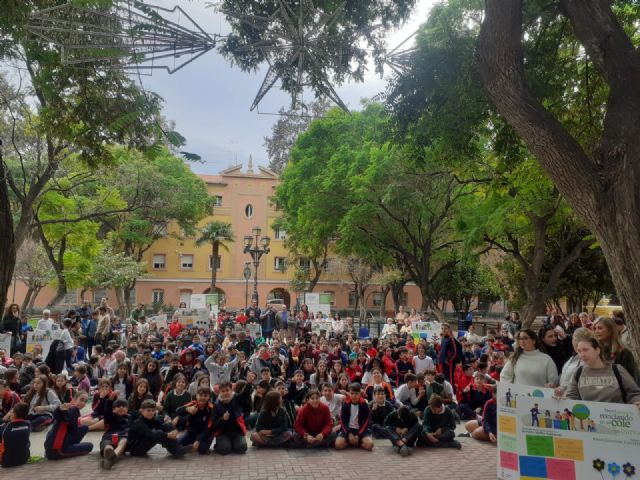 El Proyecto medioambiental 'Reciclando en mi cole y en mi barrio' fomenta la interacción entre generaciones y el intercambio de conocimientos - 1, Foto 1