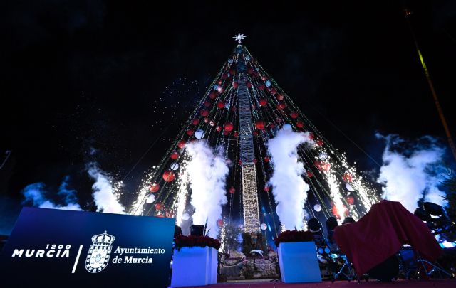 La ilusión de los niños enciende el Gran Árbol de Navidad de Murcia - 3, Foto 3