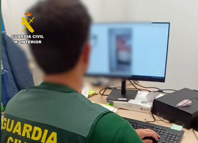 La Guardia Civil detiene a dos personas por difundir imágenes de carácter sexual de una menor en un foro de internet - 1, Foto 1
