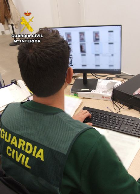 La Guardia Civil detiene a dos personas por difundir imágenes de carácter sexual de una menor en un foro de internet - 3, Foto 3