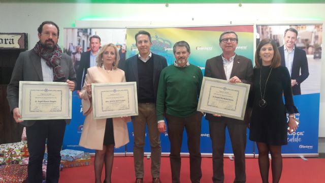 El PP homenajea a sus tres últimos secretarios generales y al equipo de militantes encargado de preparar los votos para los comicios electorales - 2, Foto 2