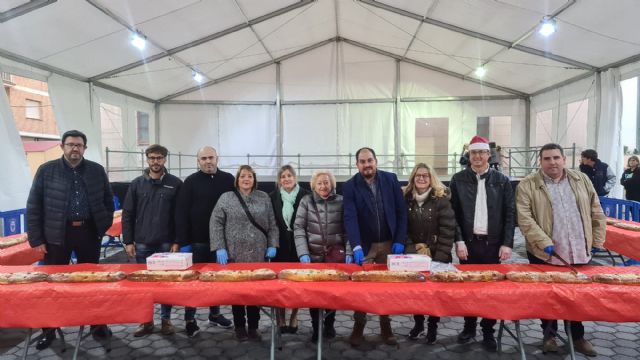 Un gran Roscón de Reyes de 60 metros logra recaudar 1.200 euros en Los Alcázares - 3, Foto 3