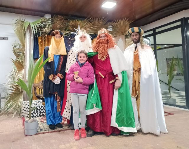 Entrega de premios del torneo de navidad de la escuela de tenis del C.T. Totana y visita de los Reyes Magos, Foto 2