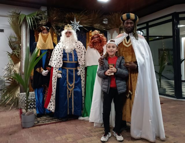 Entrega de premios del torneo de navidad de la escuela de tenis del C.T. Totana y visita de los Reyes Magos, Foto 3