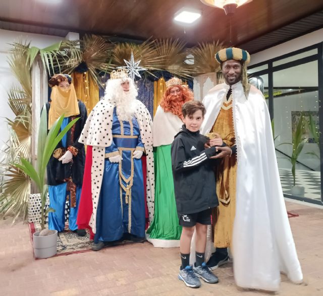 Entrega de premios del torneo de navidad de la escuela de tenis del C.T. Totana y visita de los Reyes Magos, Foto 6