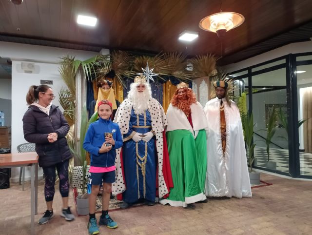 Entrega de premios del torneo de navidad de la escuela de tenis del C.T. Totana y visita de los Reyes Magos, Foto 7
